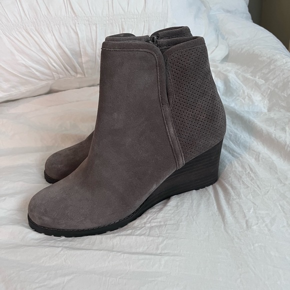 NWT Women’s Rockport Wedge Bootie Suede Leather in Gray size 7 - Picture 2 of 10